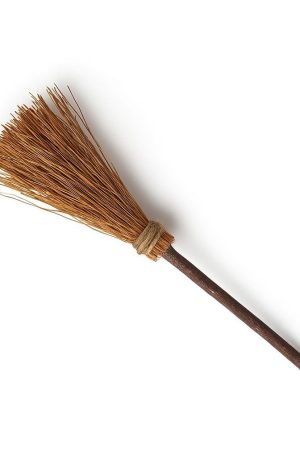 Mini mătură decorativă cu magnet – suvenir handmade din materiale naturale, cadou simbol norocos